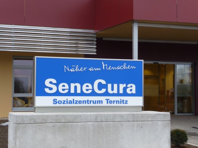 Senecura Sozialzentrum Ternitz - Komplettbeschilderung des Neubaus